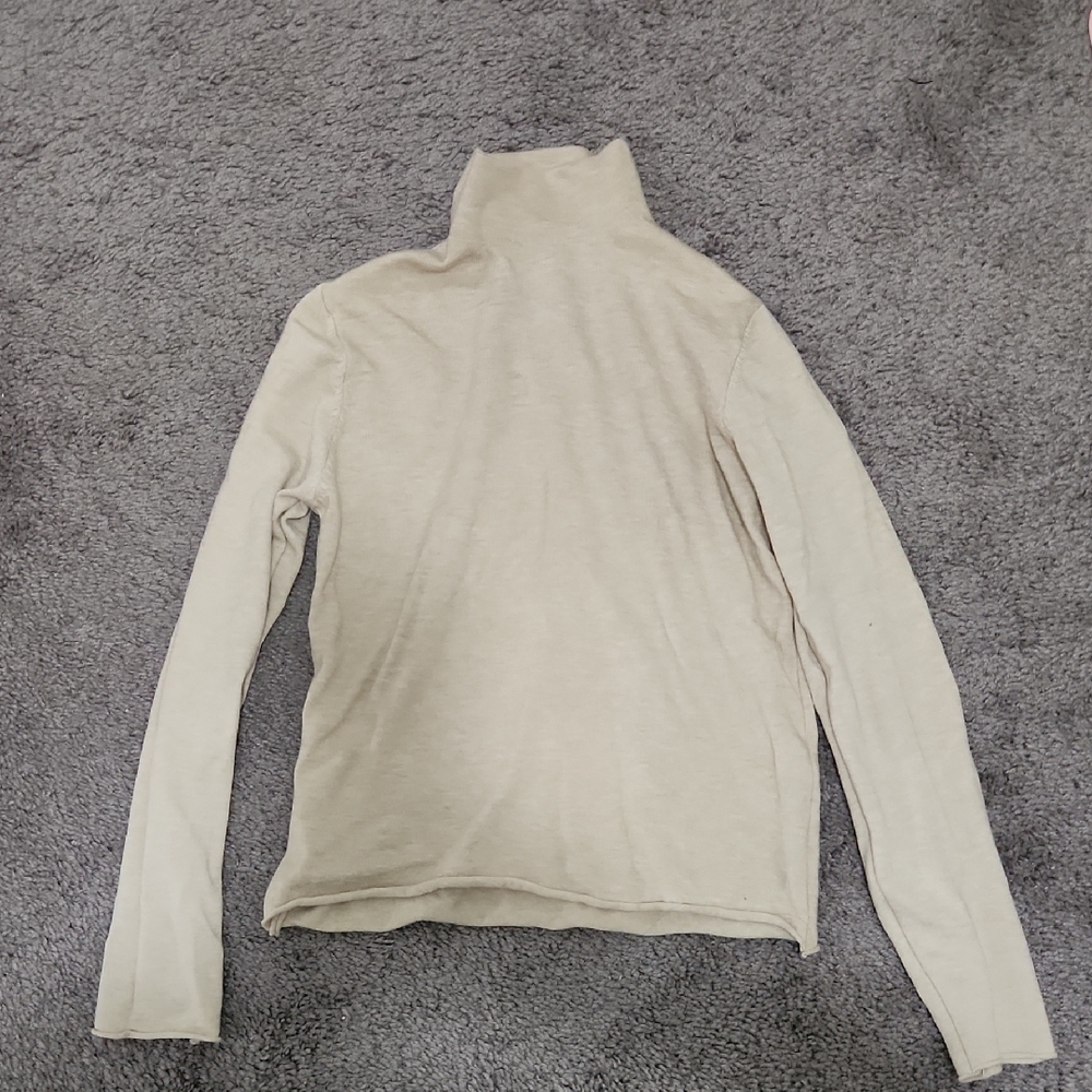 Cream Turtleneck Top | Size 4 | Unisex